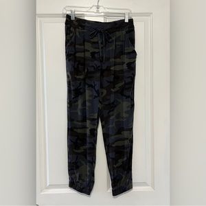 ARITZIA Talula Blue & Green Camo Pants - Size Small